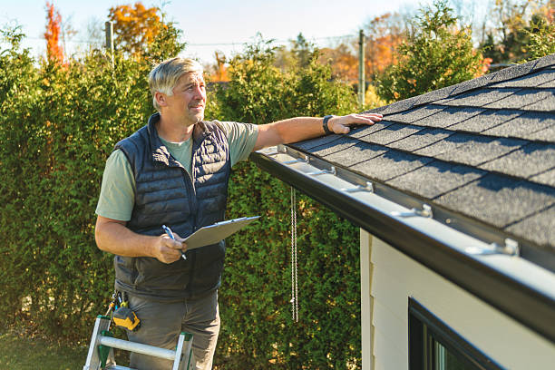 Professional Roofing technician working in Broadview, MT